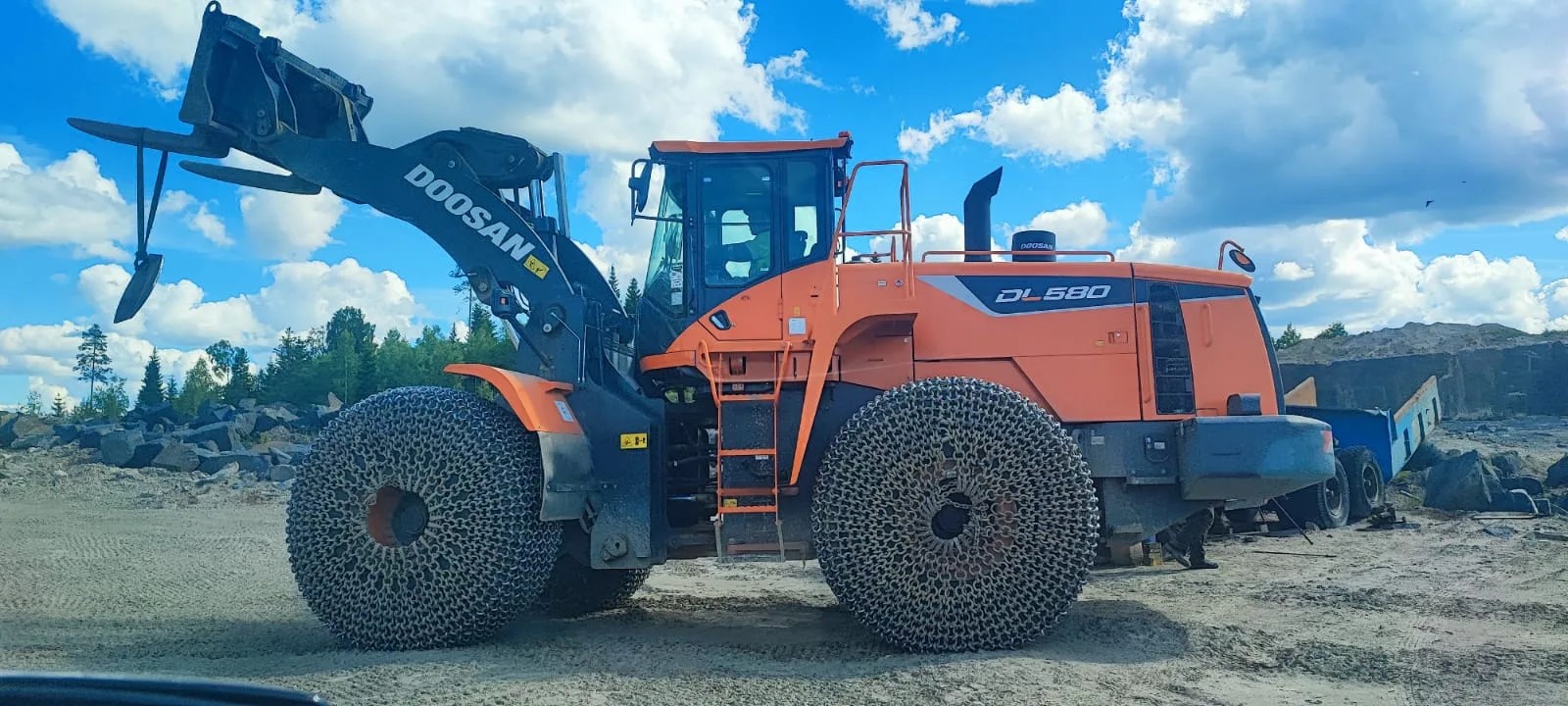 Погрузчик Doosan на карьере