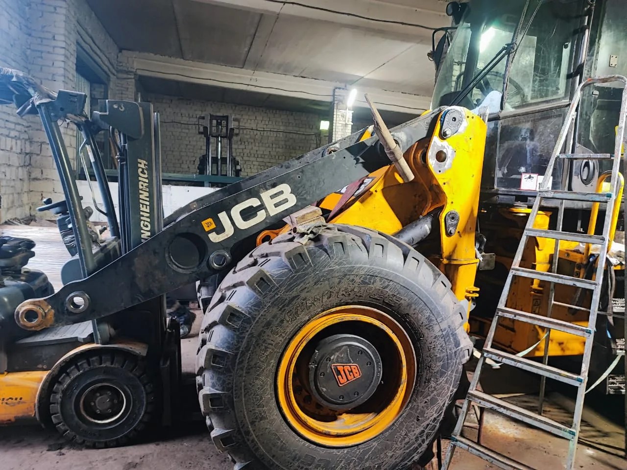 Ремонт JCB в цехе