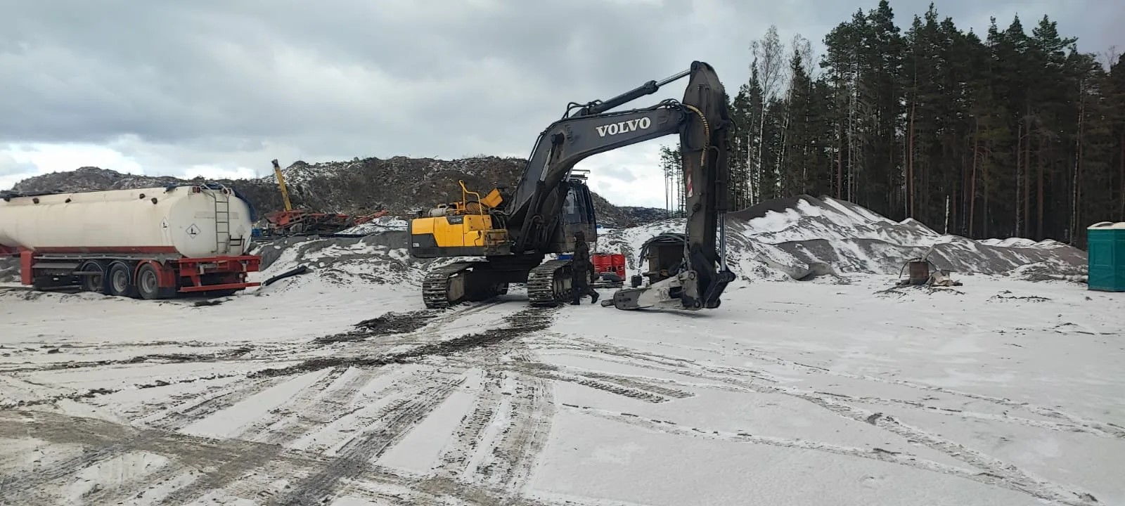 Экскаватор Volvo на объекте
